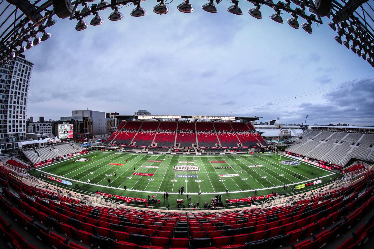 William_Huff's tweet photo. #TBT to how the field looked just hours before kickoff #CFL #gc2017 #gc105 #argos #stamps #yow https://t.co/hKIZsXBuao