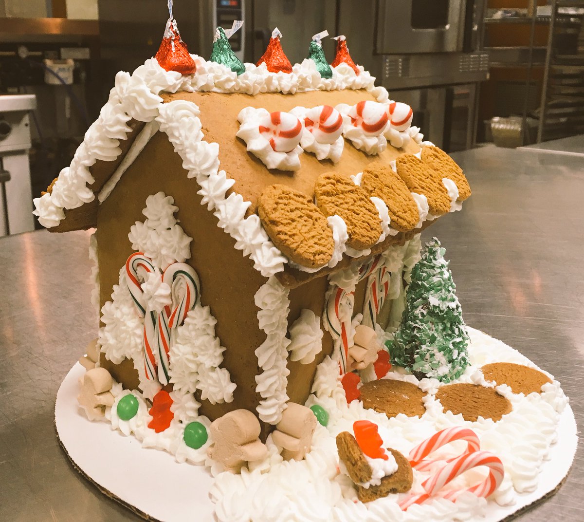 chefcraigsWC's tweet photo. Culinary Arts Student made 20 houses that will help raise money for a Scholarship @ The Scholarship Fund of Alexandria  @TCWTitans @ACPSk12 https://t.co/UBKYSZPnOL