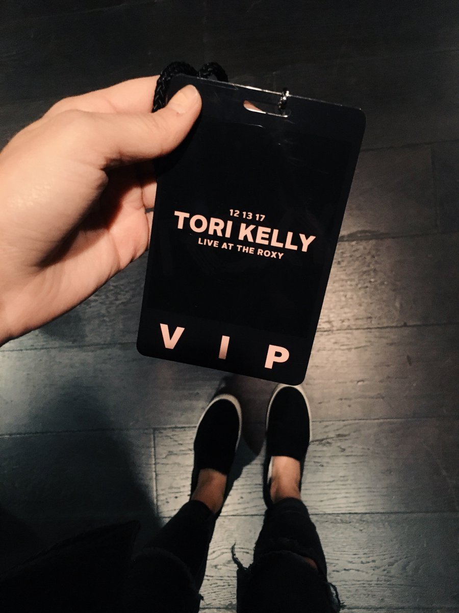 Bkstg's tweet photo. Join @torikelly's Bkstg to see more amazing moments from her acoustic pop up show last night! #TK25Roxy #BkstgVIP 🎸 https://t.co/rWcbfVFCnj https://t.co/lRUROukFVh