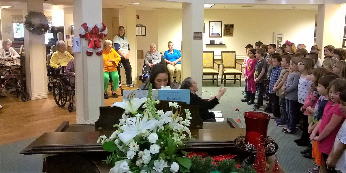 BaysideALF's tweet photo. @Bayside_Terrace Special thanks to the Madison Elementary School 2nd Grade choir for sharing their holiday cheer with us today! https://t.co/qrR00ASSyP