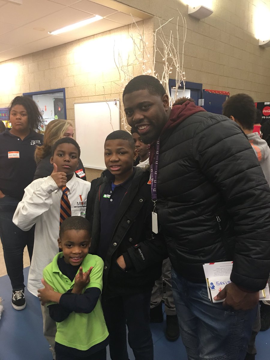 SharifsUniverse's tweet photo. great feeling to connect with the kids of @BGCGC for another Crown Holiday yesterday! #Blessings upon Blessings! The Kids were such a joy to connect with! #TheCrownLife #CrownNation #WizNationCincy #SharifDKingShow #TheNightWave #KingSharifTheNightKing #AKoolChristmas 👑🎄Oh Yeah https://t.co/WhUoPivZqt