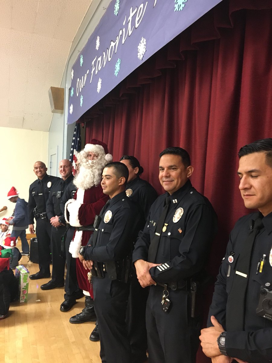 LAPDRuby's tweet photo. Santa and his helpers 👮🏼‍♀️ experienced the magic of love and humility by these remarkable children! ✨Kindness is the language which the deaf can hear and the blind can see! 💙 Thank you @LAPDHollywood HED Officers &amp; #VanNess Elementary School. https://t.co/Q3HWUxvkKH