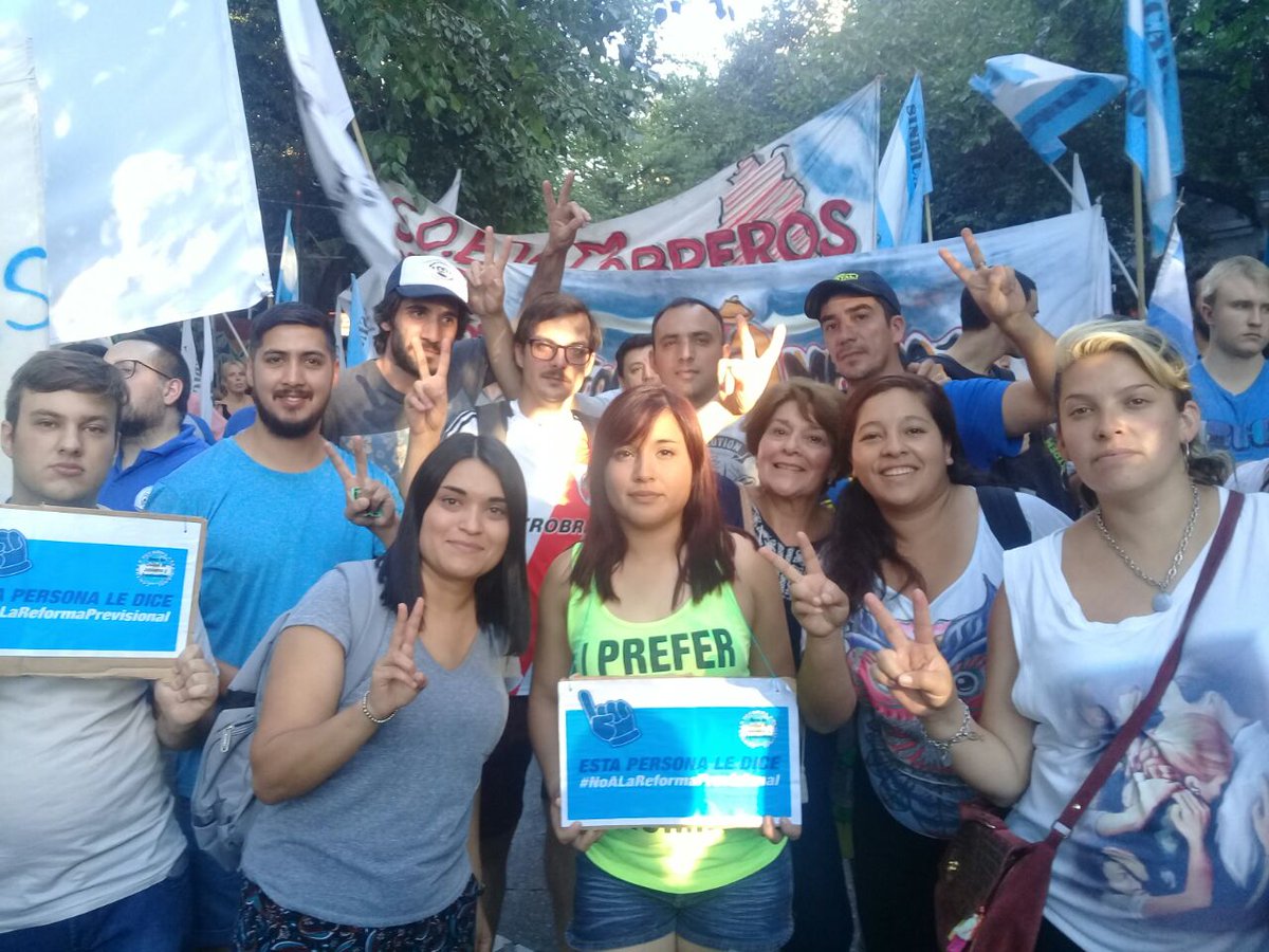 MatiasCSIR's tweet photo. Combatiendo al Capital!!!!
#NoALaReformaPrevisional https://t.co/maES8ESYr0
