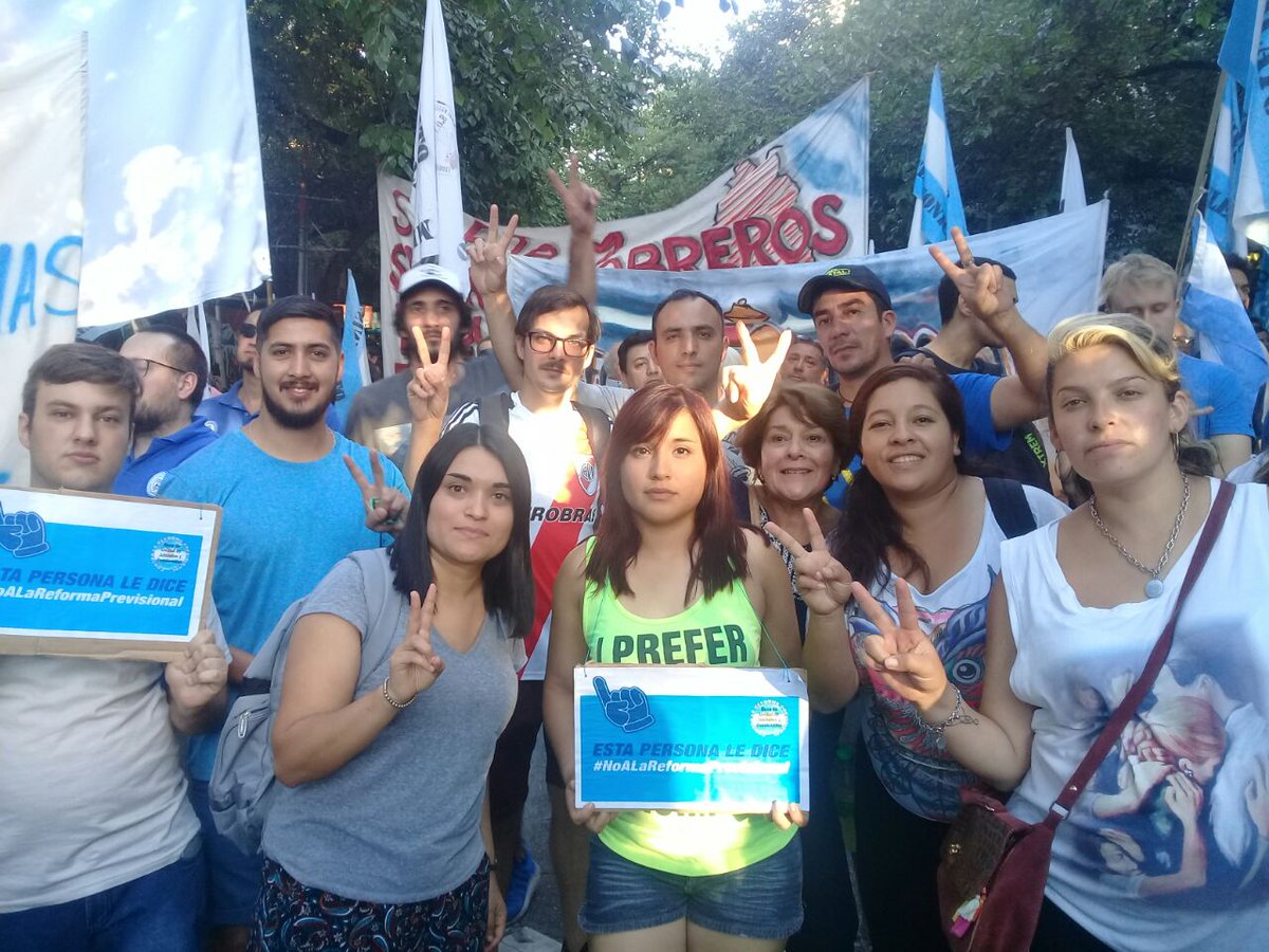MatiasCSIR's tweet photo. Combatiendo al Capital!!!!
#NoALaReformaPrevisional https://t.co/maES8ESYr0