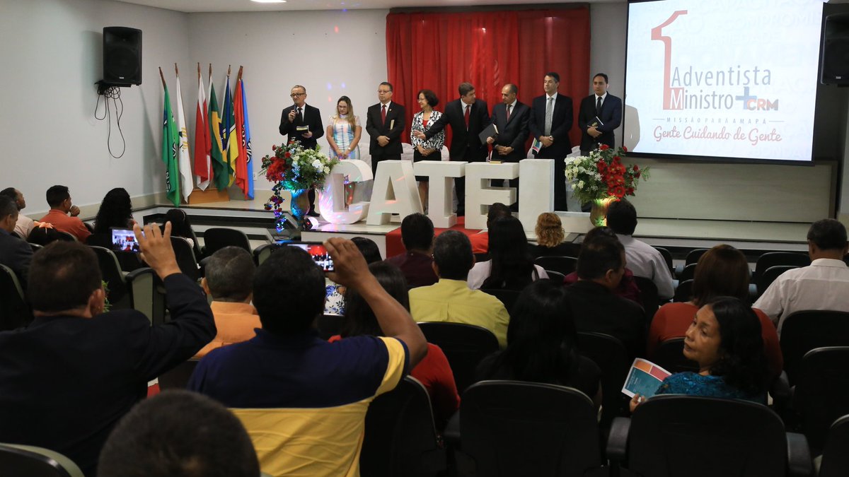 AdvParaAmapa's tweet photo. Nesta noite acontece a formatura da primeira turma de Capacitação Teológica de Líderes da MPA. #Catel2017 #1AM https://t.co/9ydWdTdOjq