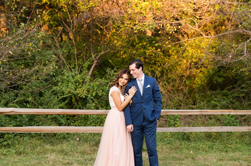 Planning your engagement session to use the photos for your save the dates? We suggest picking a location that is clean and when it comes to your attire, pick something solid in colors. Like this gorgeous shot from #AshleyIcePhotgoraphy.