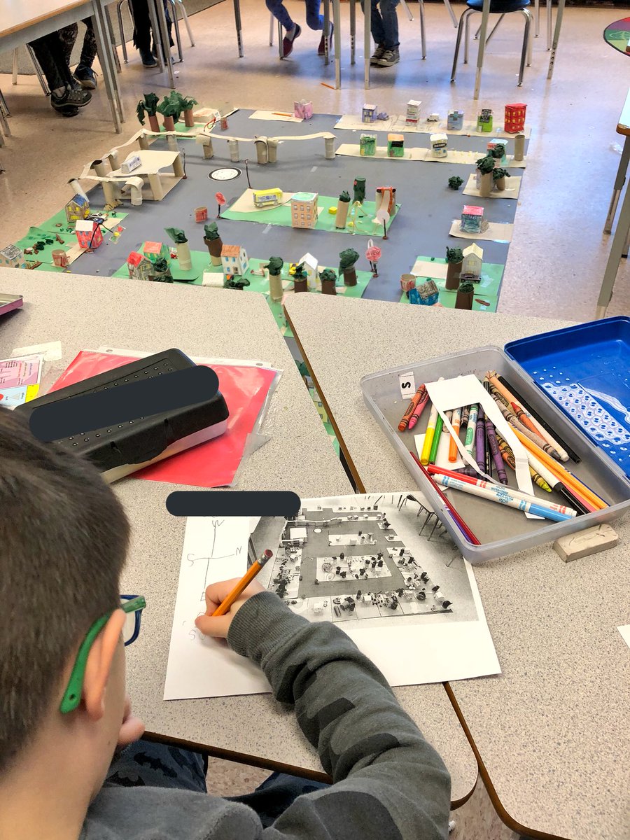 MrsBrar_'s tweet photo. Learning about maps, directions and #unplugged #coding with our community #sd36learn #latimerlearns #adst https://t.co/KcWxrfauX4
