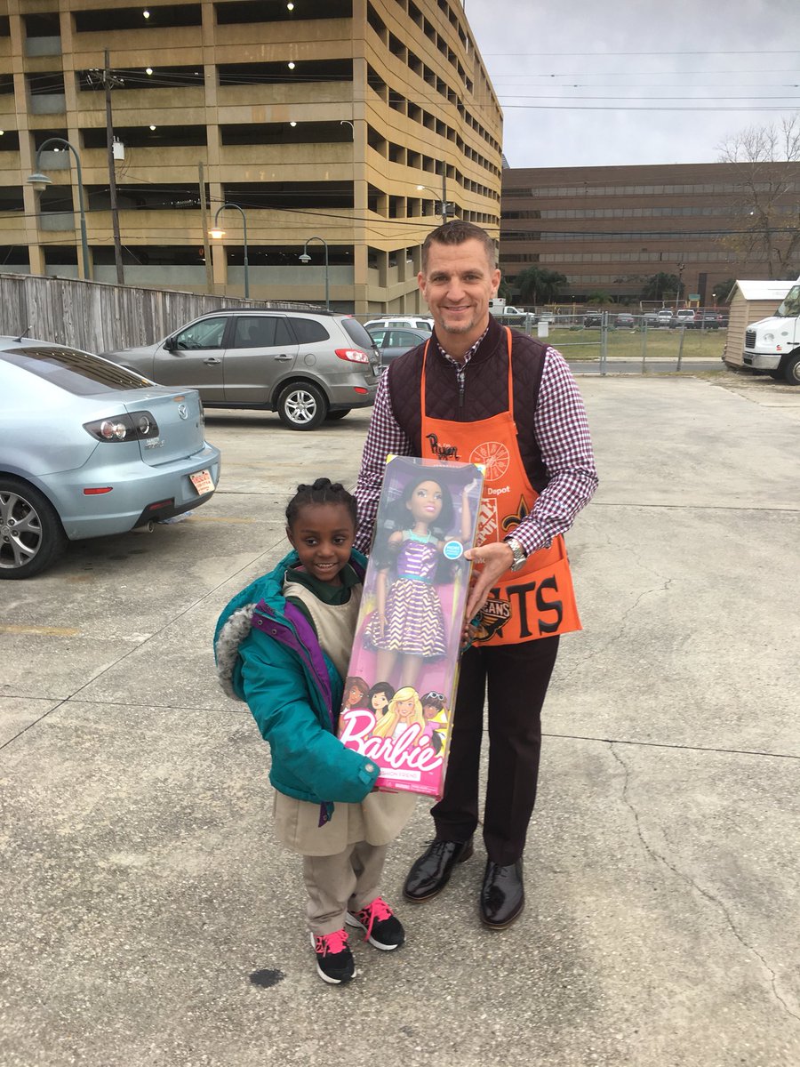 RyanLeBlancHD's tweet photo. Very proud of my team for making 10 kids Christmas dreams come true! #AngelKid #SalvationArmy #LivingOurValues @ChrisBergHD @LayneThome https://t.co/FuNqFtj9mb