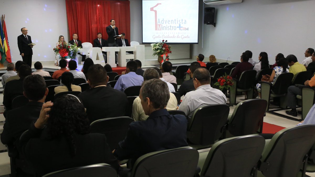AdvParaAmapa's tweet photo. Nesta noite acontece a formatura da primeira turma de Capacitação Teológica de Líderes da MPA. #Catel2017 #1AM https://t.co/9ydWdTdOjq