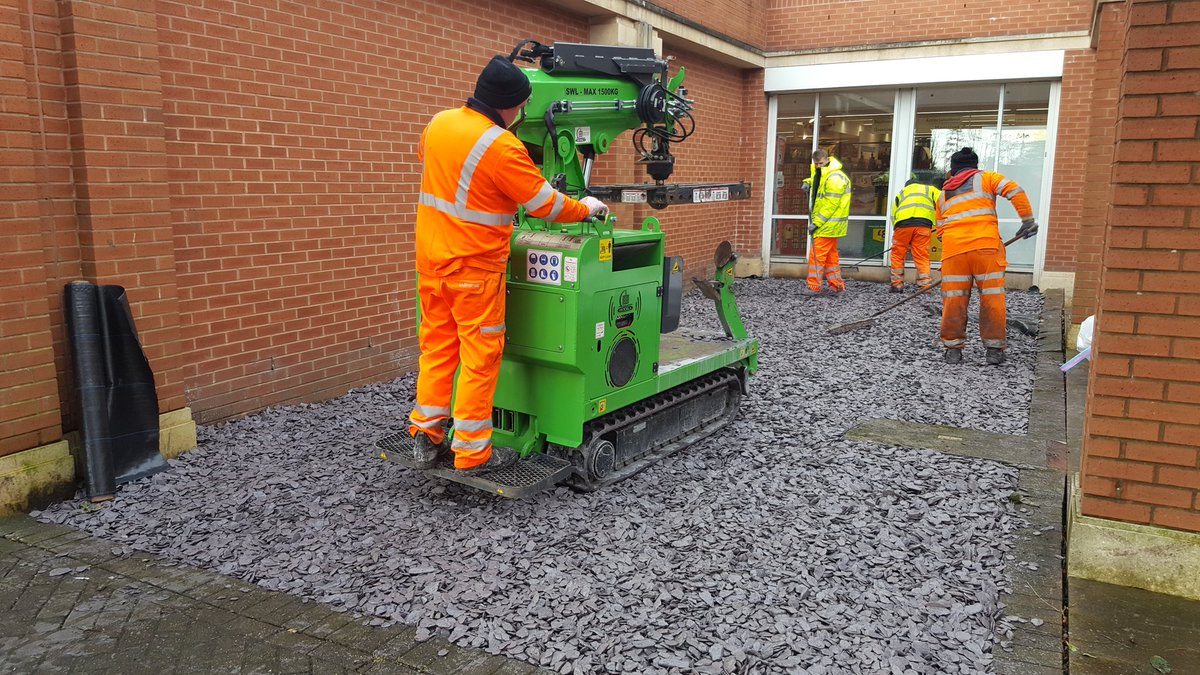 philippo1979's tweet image. Using our Hooka machine to get heavy materials into difficult areas. #alwaysasolution! @GroundControlGC
