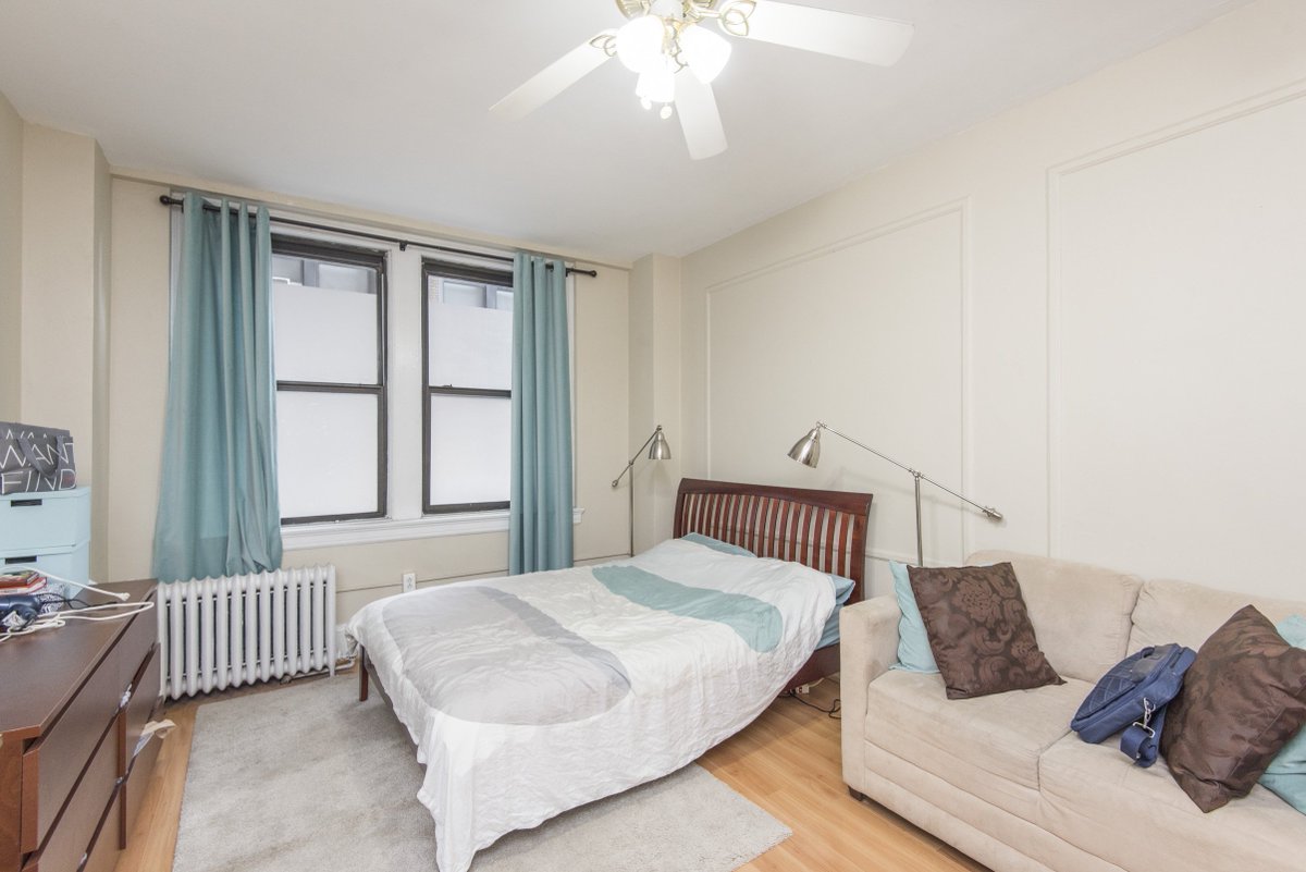 CarlKabatRealtr's tweet photo. Take a look at this unique opportunity. Tastefully designed, quaint studio in the famous Arts Condominium - the iconic Arts District. This studio offers the perfect space with everything anyone can need, and it comes FULLY FURNISHED! https://t.co/2MGEuov3T7