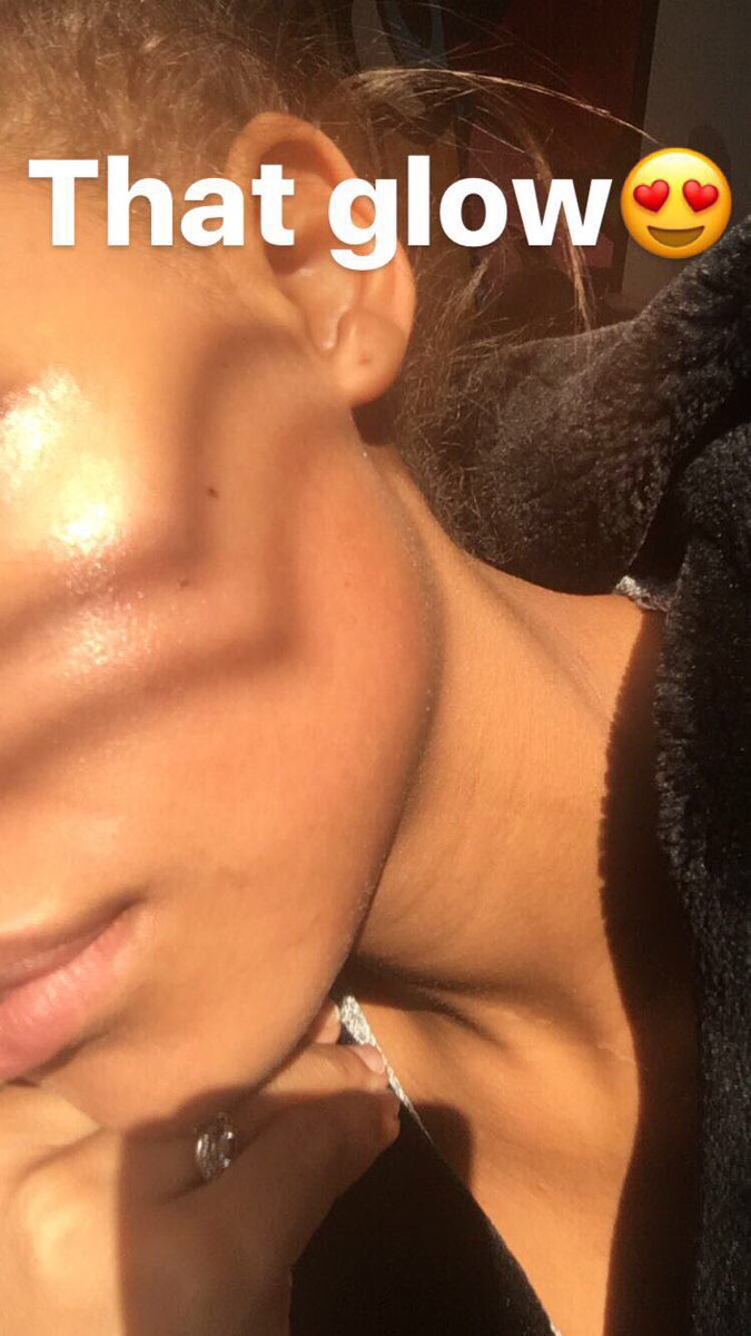 Dermaplaning and chemical peel clinic with myself at rouge noir salon ancoats 23rd December just 1pm 3pm 4 pm left. Introductory offer of just £35 for both treatments 😘