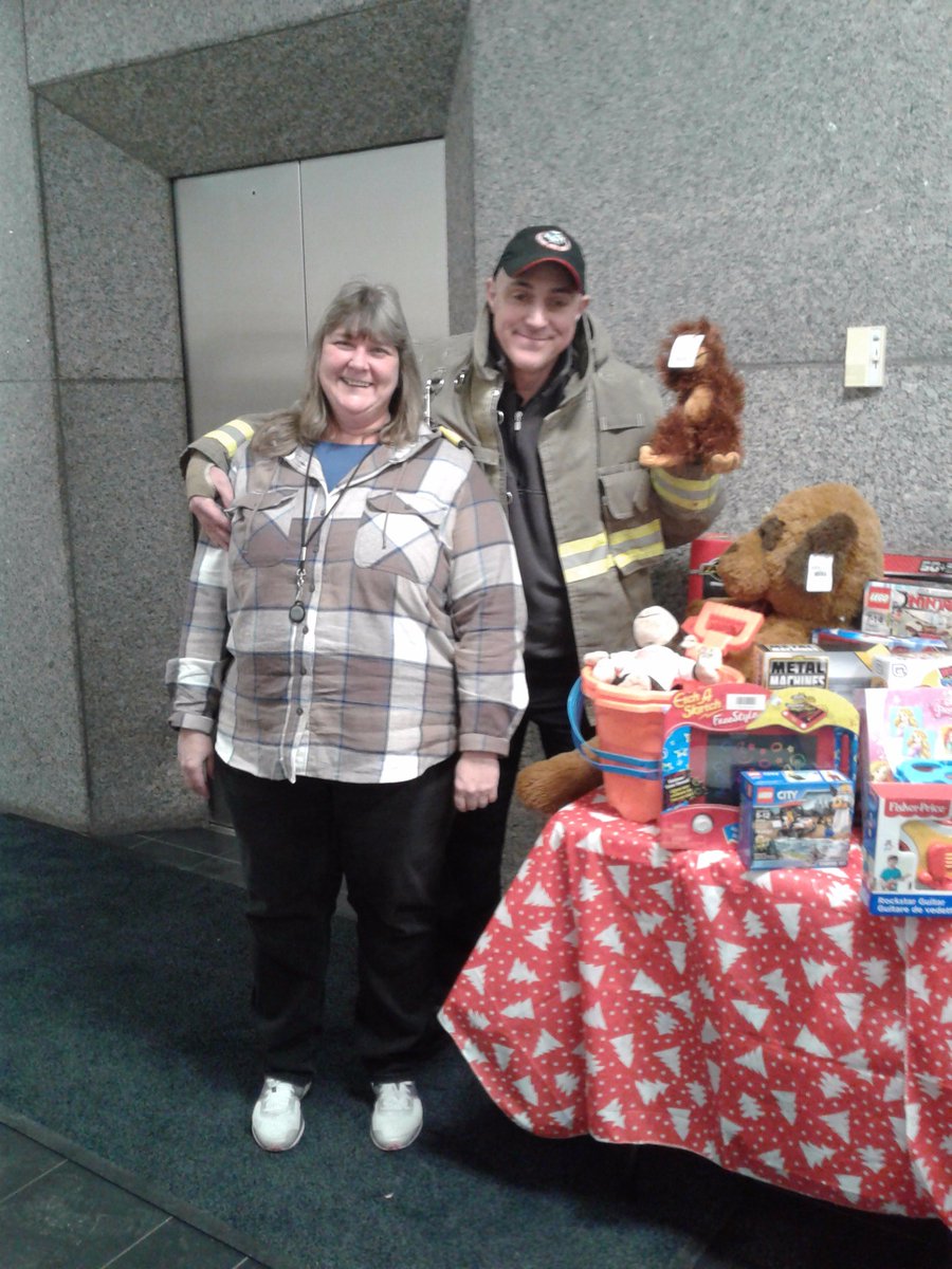 AtGoreMutual's tweet photo. #TBT to Monday when the @CPFFALocal499 came to pick up our #BasketFund toy donations! Two lucky employees even got to sit in the truck! #LifeAtGoreMutual #MakeYourMark https://t.co/QLHBwIIDNs