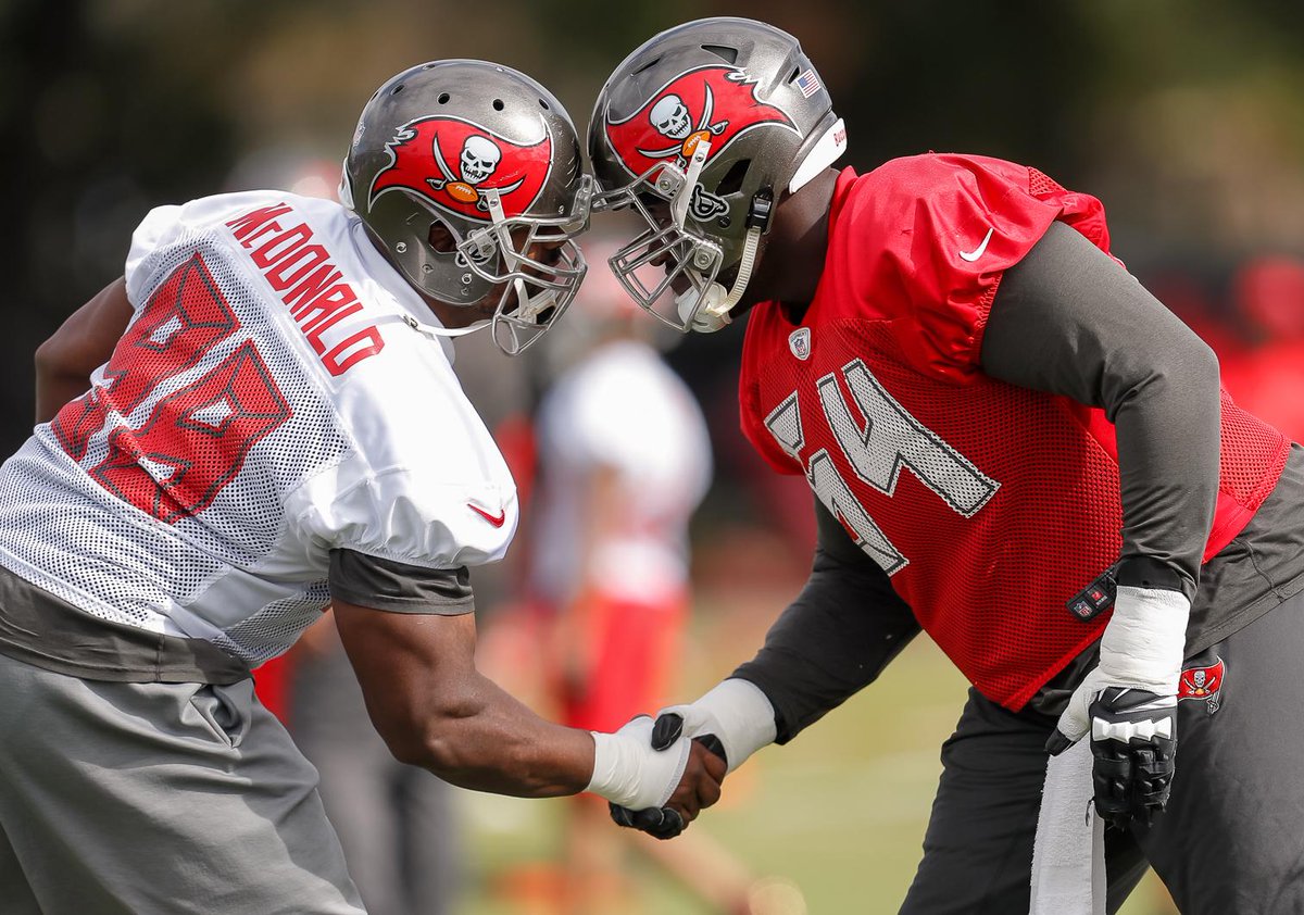 View pictures from the Buccaneers' practice on Thursday!  📷: bccn.rs/1x6cxh https://t.co/tesZjLpUvr
