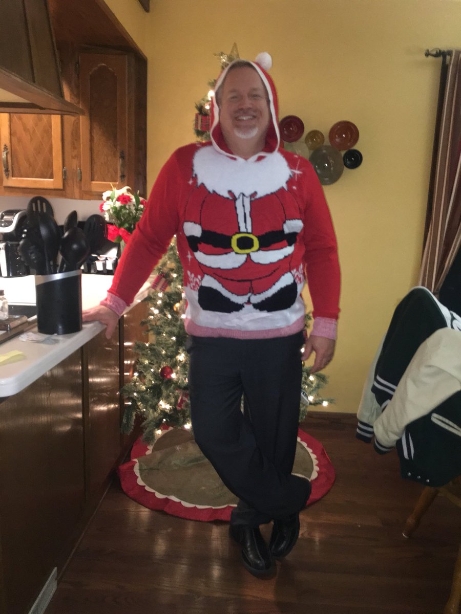 katierylee_'s tweet photo. @TheOnlineAlice #voteforstone #ugliestchristmassweater https://t.co/h3TG3ZNbAL