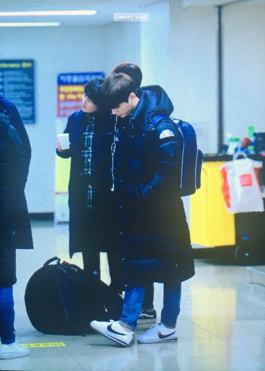gravitywave_'s tweet photo. 171215 김포공항 출국 #오승석 #허니스트 #HONEYST #ohseungseok 추우니까 롱패딩 꼭꼭 챙겨입구,, https://t.co/TEPomdgacD