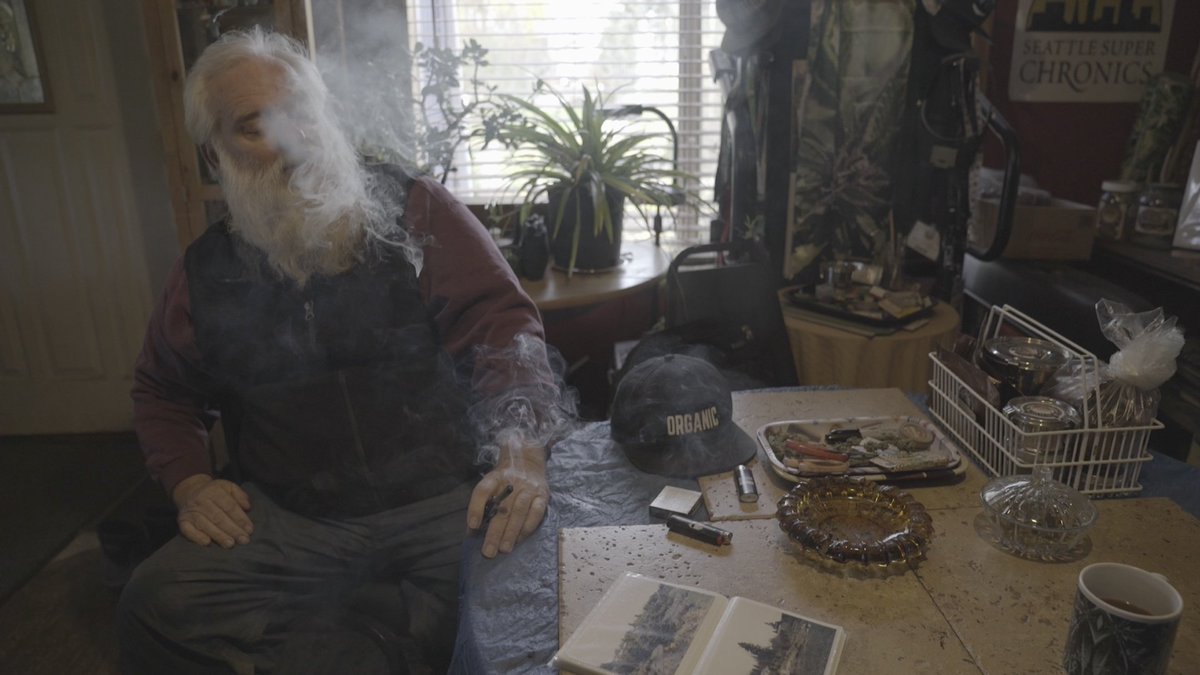 natsfert's tweet image. I'm in this really weird place right now where I have plans to do HH &amp;amp; watch @StarWars, but I'm so stoked about this video I'm almost finished w/ about #organiccannabis that I kind of don't want to leave work.... #videojournalistproblems