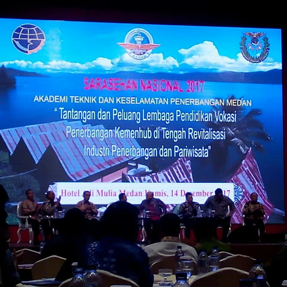 HumasproKKA's tweet photo. Wakil Bupati Wan Zuhendra menghadiri acara 'SERASEHAN NASIONAL 2017. #anambas https://t.co/vXuqvg9Xc9