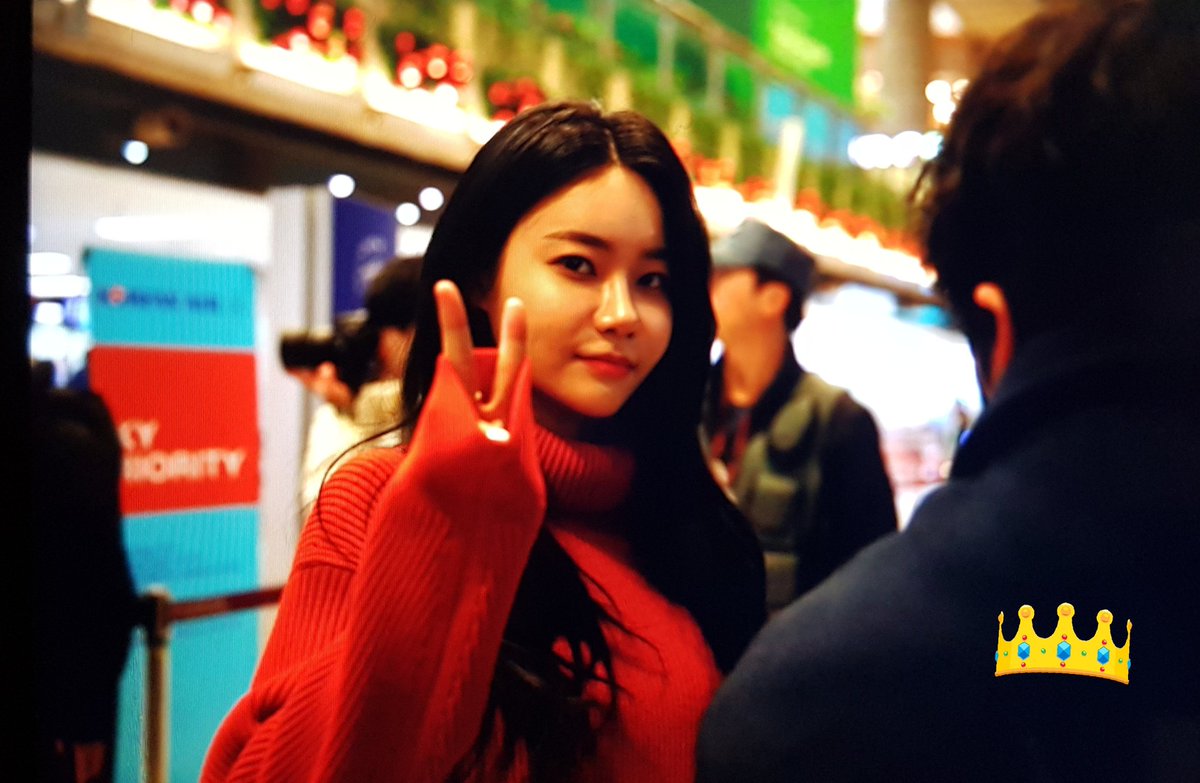 921230_net's tweet photo. 171215 #AOA #유나 #YUNA 
@Official_AOA 

잘다여와~~👋👋👋 https://t.co/X0op0CK76o