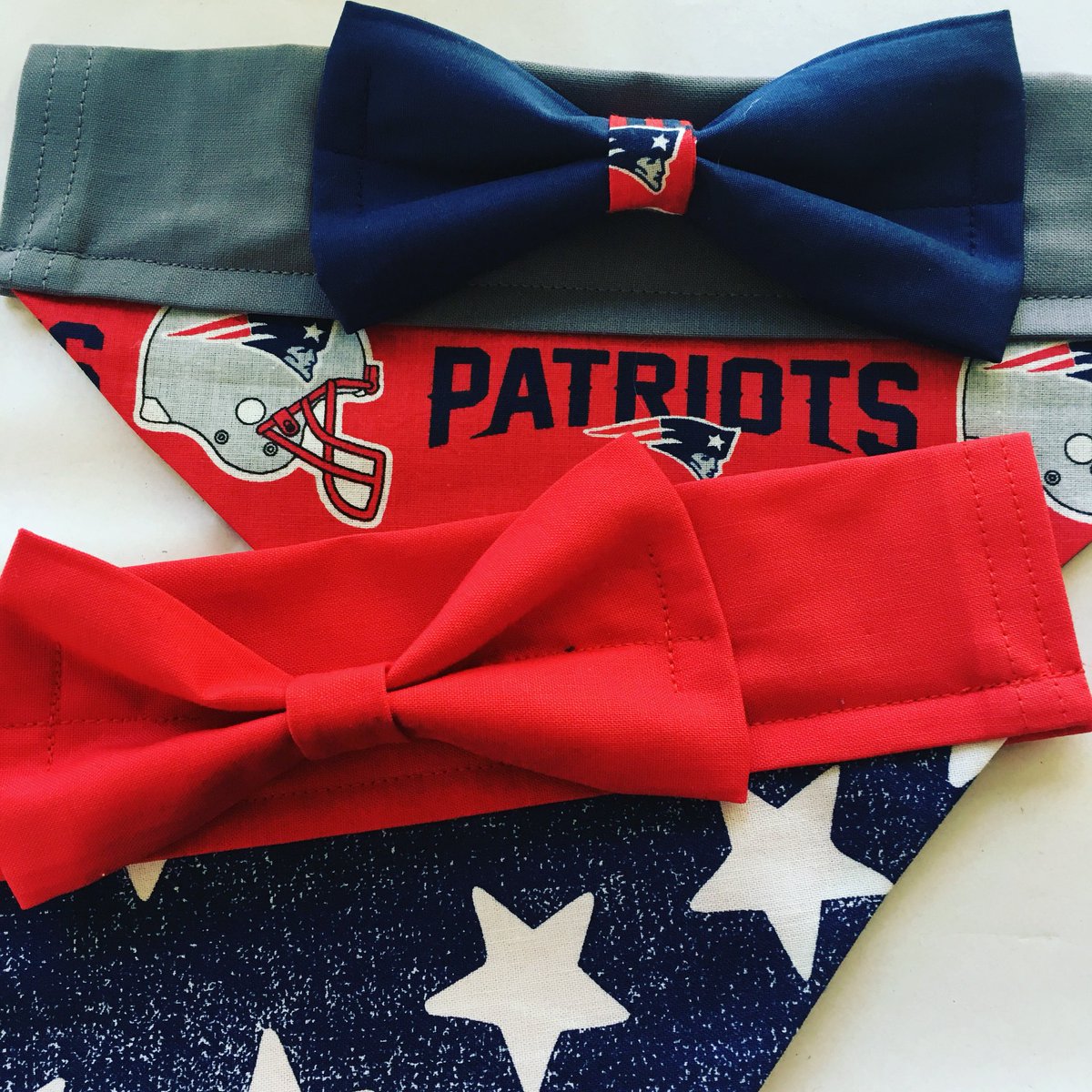 SpottedDogShop's tweet image. Need a last minute gift!? We are still accepting orders for Christmas delivery through the weekend! #etsy #shoplocal #dogbandana #etsytribe #holidaypup ❤️💚❤️💚