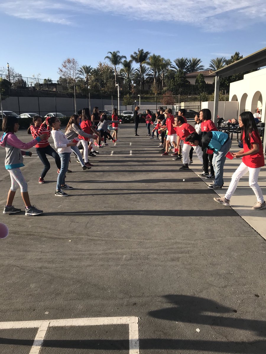 MenasClass's tweet photo. Our version of a snowball competition in Chula Vista during 80 degree heat https://t.co/AOmeFE17ck