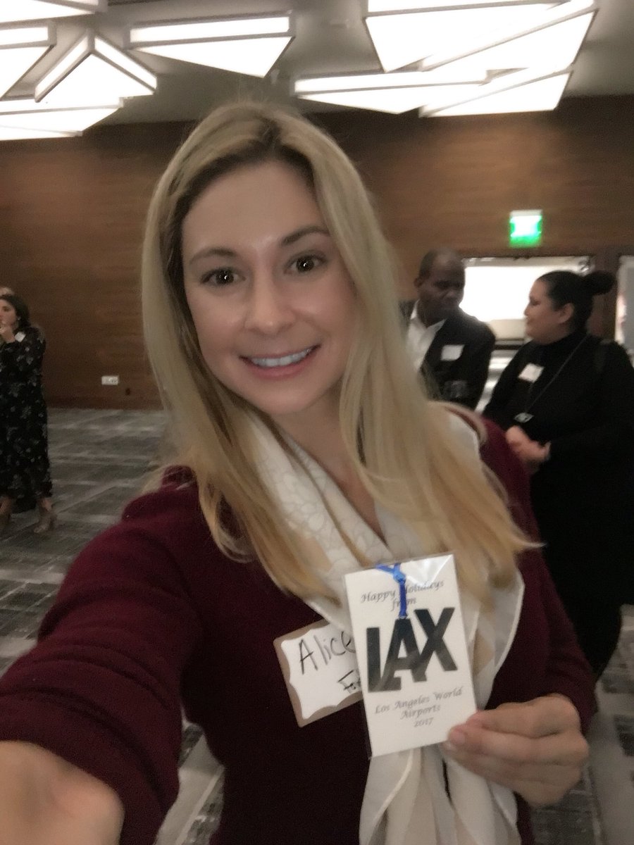AliceLFord's tweet photo. Finding out about the new  @flyLAXairport people mover @hyattregency_la  #hyattregencylax #athyattregency #unitylaathyatt #unquestionablyunairport https://t.co/ifyYq1FgdZ