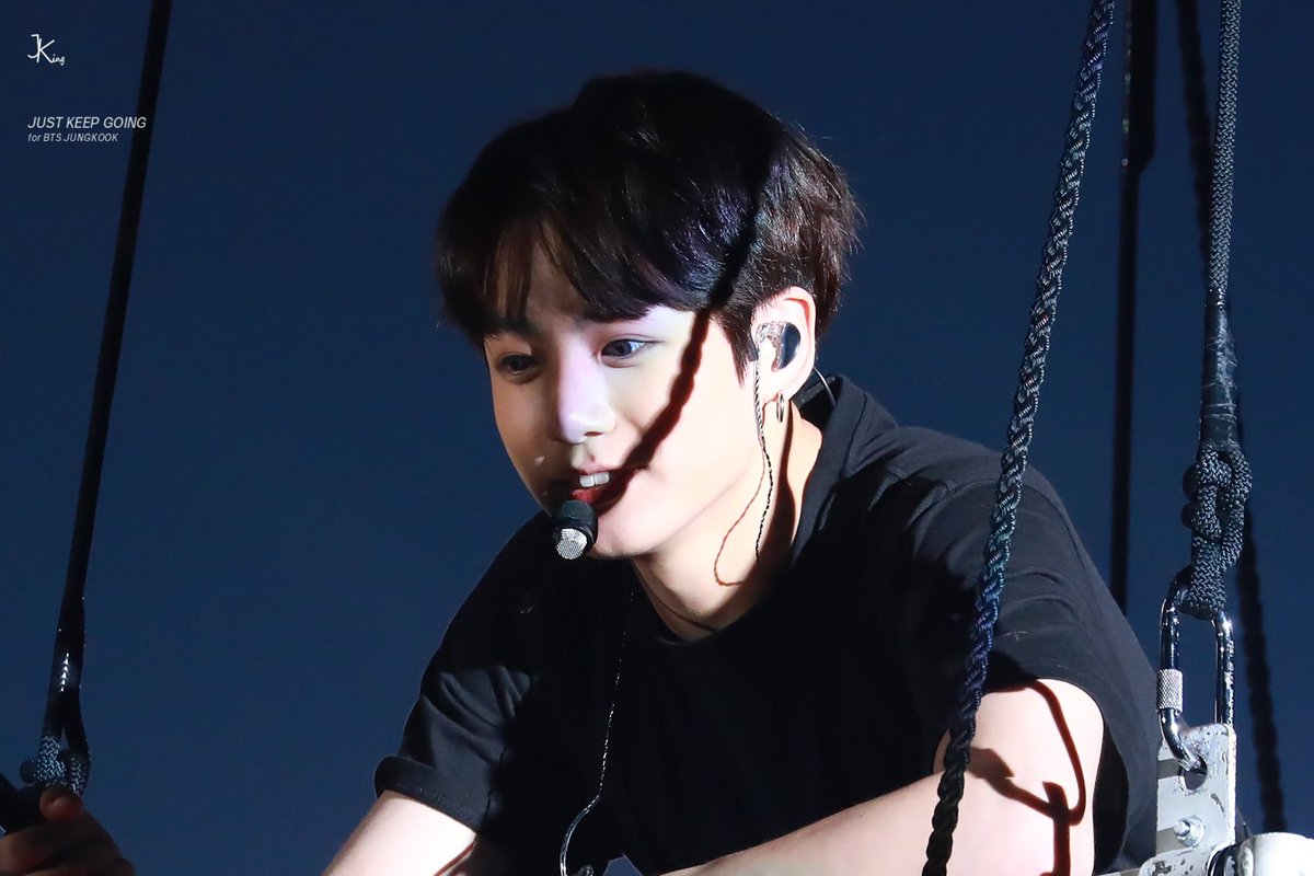 ㄲ.. 사실 정국이 토끼앞니가 귀여워서 고른사진인건데 밧줄그림자 거슬려서 지우고 올렸다가 토끼앞니만 뾱! 나온 느낌이 사라진거같아서 안지운걸로 다시 올려여.... 즨씸... 넘... 기엽져 ; ; #정국 #BTS
🐰🐰🐰🐰🐰🐰🐰🐰🐰🐰🐰🐰🐰🐰🐰🐰🐰🐰

✔ c1.staticflickr.com/4515/390320771…