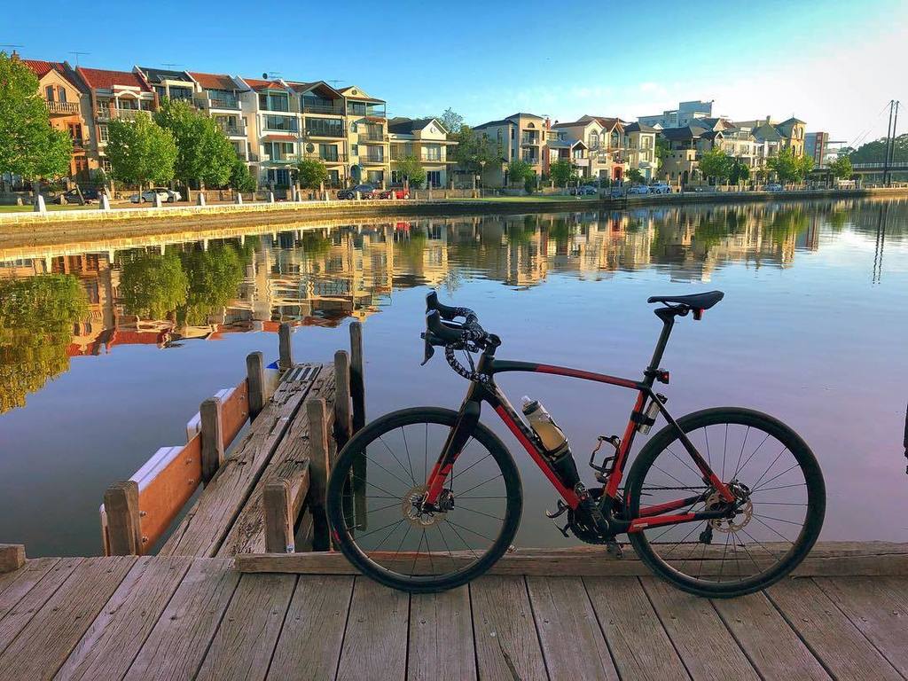 dirannediranne's tweet photo. Reflecting this mornings ride... #morning #ride #morninglight #reflection #justbikeit #bikelife #specializedcrux #bikeporn #iphonephotography - #thankyou @rdspeedshop for the #new @iamspecialized #hoverbar and @cinelliusa @cinelli_official @teamcinellic… https://t.co/jfh9UBA4wM https://t.co/k8V87nK0hE