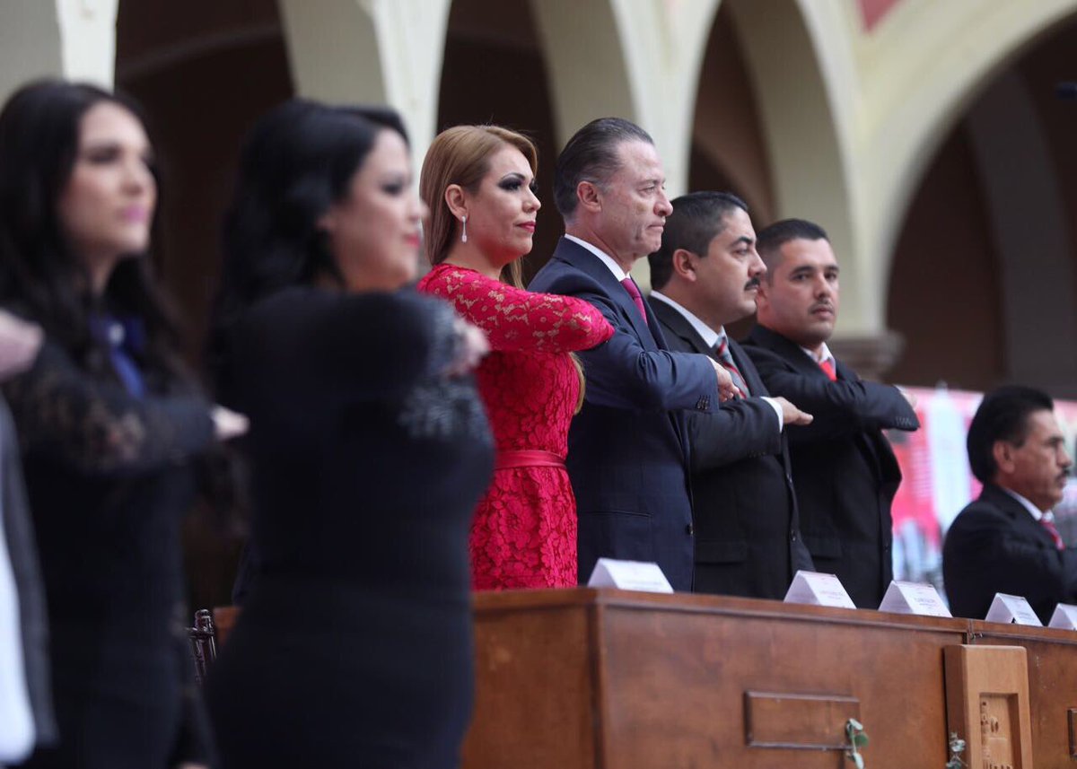AlvaroRuelasE's tweet photo. Un honor acompañar a mi amiga #NubiaRamosCarbajal en su Primer Informe de labores al frente del H. Ayuntamiento #ElFuerte #Sinaloa 

¡Felicidades!
#PuroSinaloa https://t.co/vo6JkkX0T8