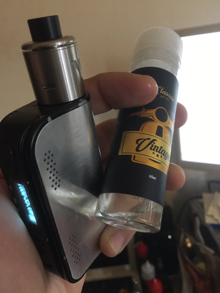 kei_amino's tweet photo. 準備中はこのコたちと。
#vape
#CoolFireIVplus
#yuriRDA
#LemonSangria https://t.co/fUAOOFsJIk