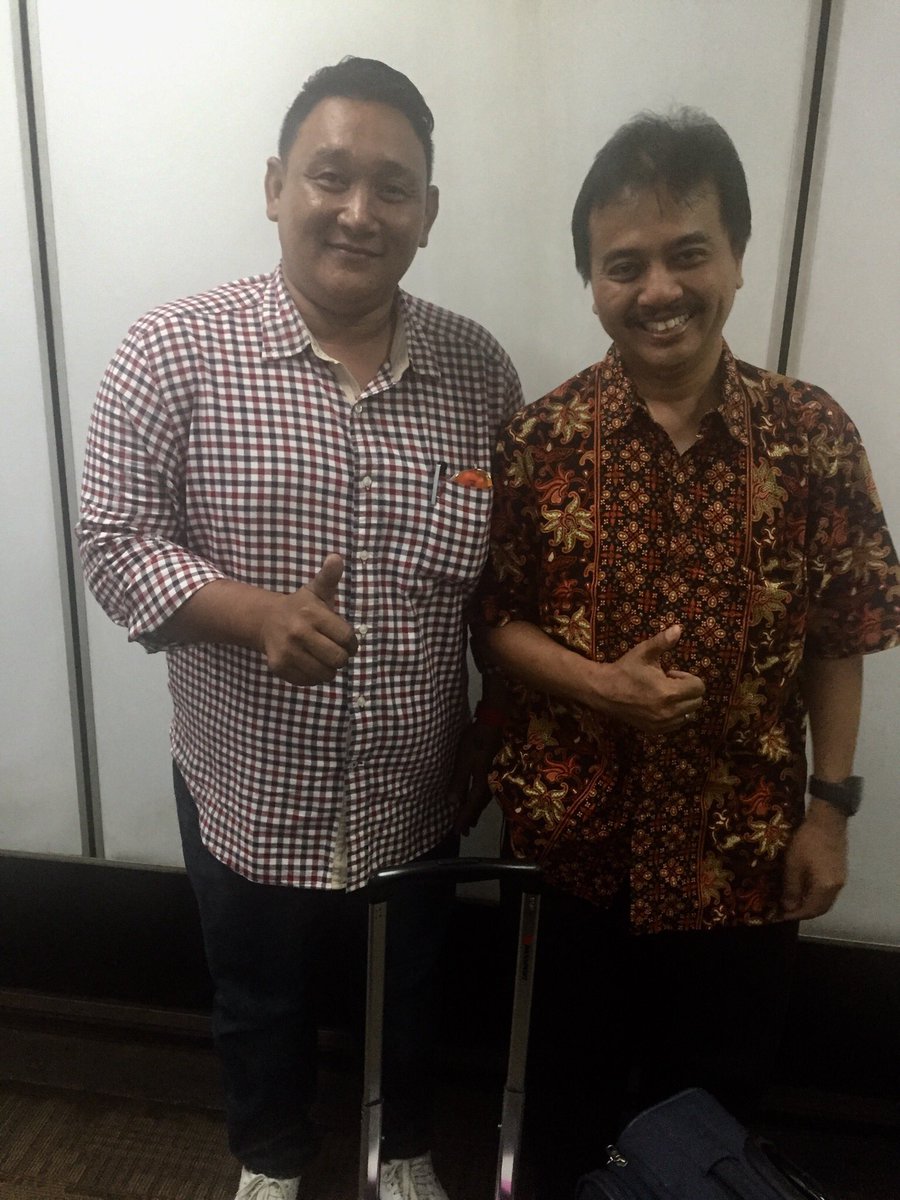 sidiki_febi's tweet photo. alhamdulillah tiba di gorontalo lagi,satu pesawat dgn bpk Roy suryo pakar IT Telematika &amp; anggota DPR RI komisi 1 beliau juga mau ke gorontalo”mksih yaa pak” https://t.co/EBgwYZLwI3