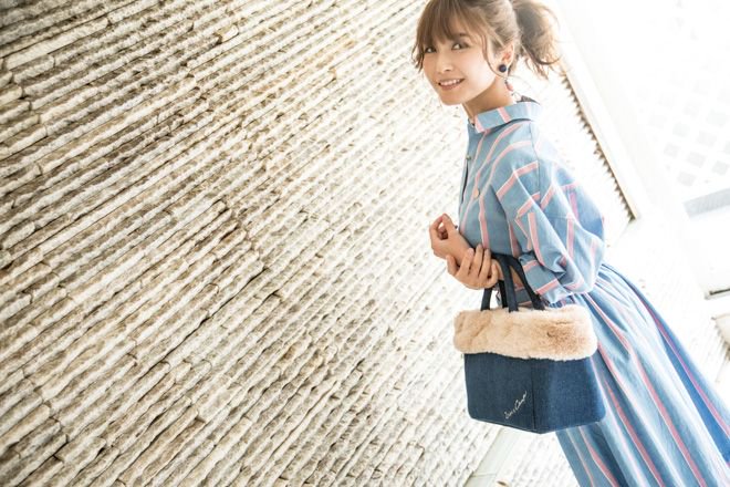 fashionsnap's tweet photo. AAA宇野実彩子×ドレスキャンプ、ハートマークあしらったコラボバッグ発売
https://t.co/eNZQh3SDYq
#DRESSCAMP #AAA #宇野実彩子 https://t.co/9JpOuwKhKZ