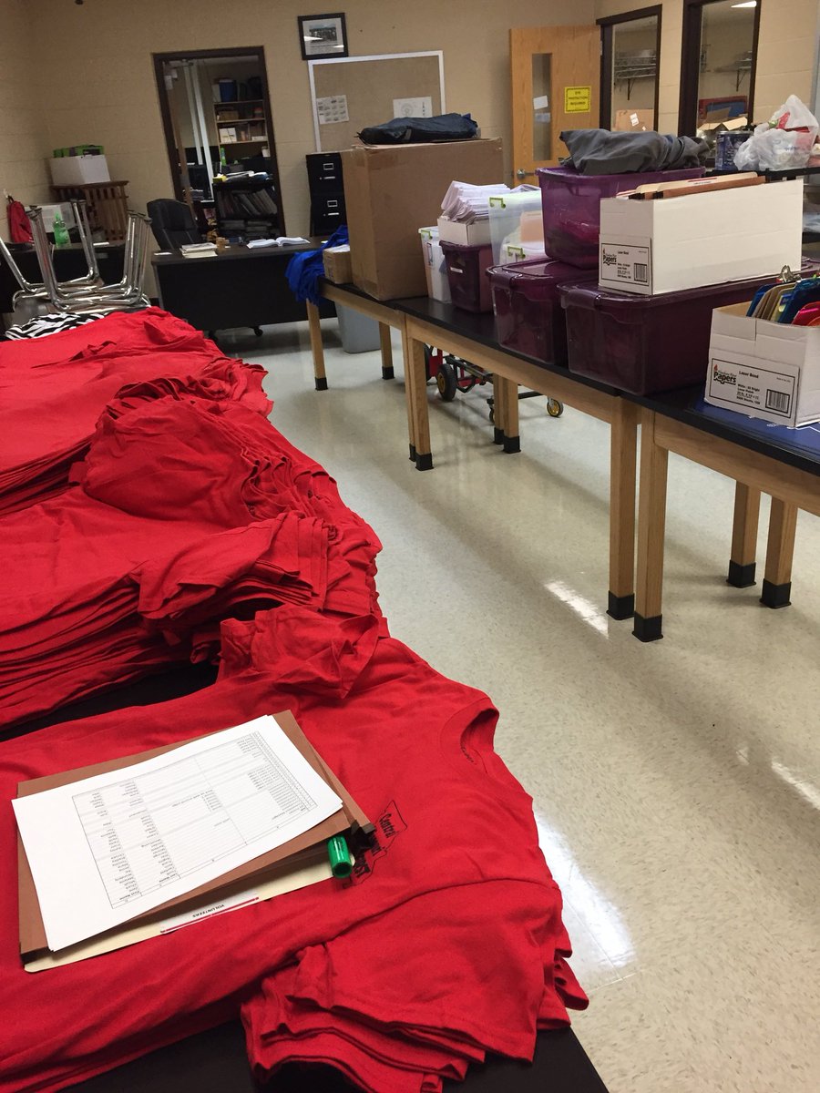 LASER3284's tweet photo. LASER 3284 is ready to host the Central MO FLL Championship! #FIRSTweets #OMGRobots #GraciousProfessionals #HydroDynamics #WaterGame! https://t.co/Y7LOAskqHq