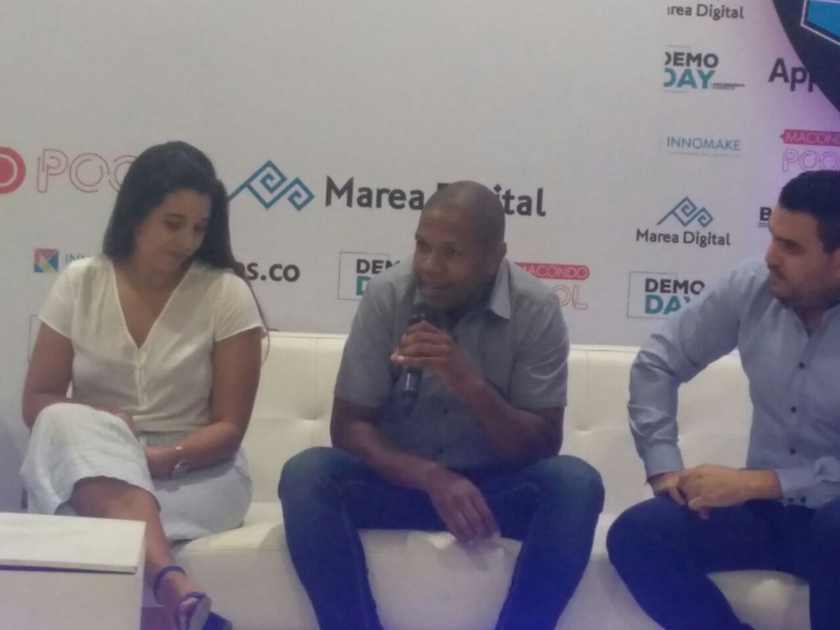 appscobquilla's tweet photo. Nuestros equipos #Sioop y #Viure comparten sus experiencias como emprendedores de #AppsCoEnBarranquilla  en el #DemoDay @innomakeCO @Ministerio_TIC  #Caribe1 Jhan Carlos Vásquez #Sioop Henry Infante #Viure https://t.co/hIijAIlc1L