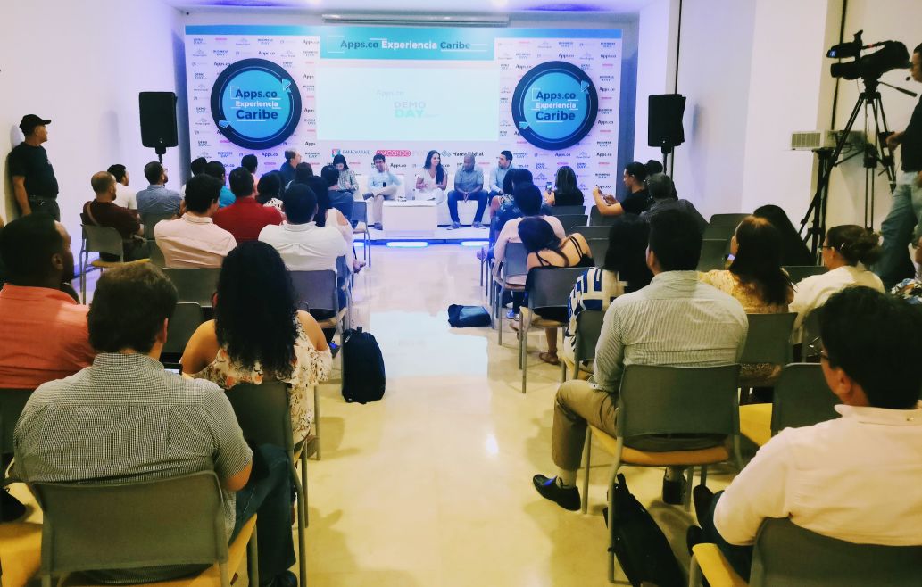 appscobquilla's tweet photo. Nuestros equipos #Sioop y #Viure comparten sus experiencias como emprendedores de #AppsCoEnBarranquilla  en el #DemoDay @innomakeCO @Ministerio_TIC  #Caribe1 Jhan Carlos Vásquez #Sioop Henry Infante #Viure https://t.co/hIijAIlc1L