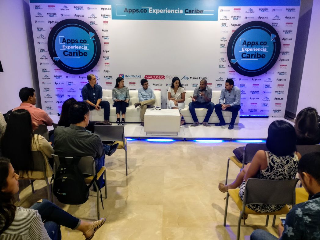 appscobquilla's tweet photo. Nuestros equipos #Sioop y #Viure comparten sus experiencias como emprendedores de #AppsCoEnBarranquilla  en el #DemoDay @innomakeCO @Ministerio_TIC  #Caribe1 Jhan Carlos Vásquez #Sioop Henry Infante #Viure https://t.co/hIijAIlc1L