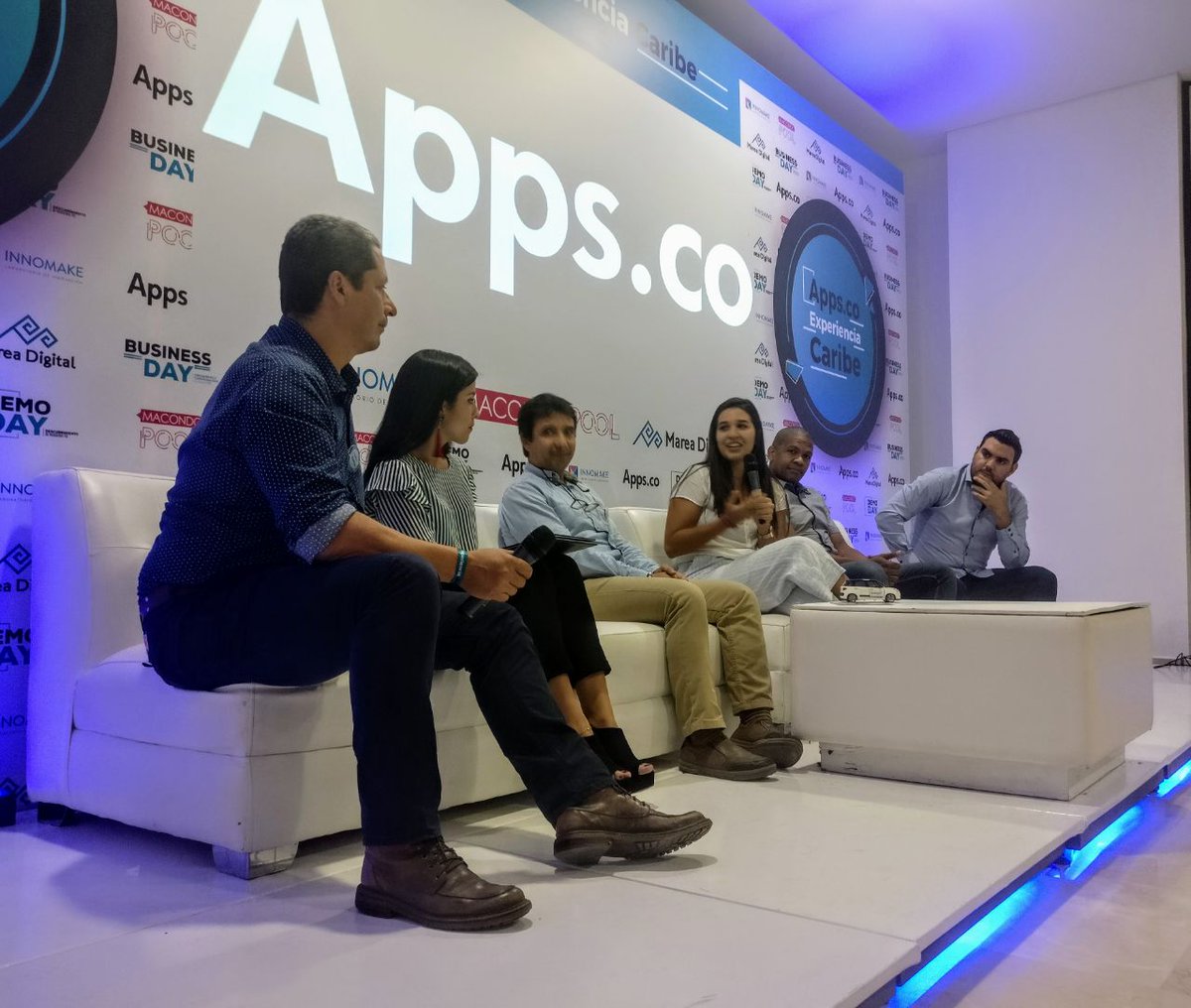 appscobquilla's tweet photo. @Jorge Raad, nuestro emprendedor de @ElPlanetaCO en el #DemoDay de #AppsCoEnBarranquilla.
"Nuestra llegada a @Apps.co nos ayudó a mejorar nuestra plataforma y a desarrollar mejor nuestra idea de negocio".
@Ministerio_TIC @innomakeCO @appscobquilla #Caribe1 https://t.co/N3Zp4J0bi9