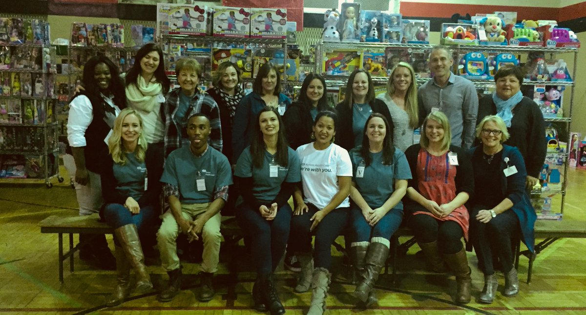 npnpnp's tweet photo. Aurora TA team organizing toys at MKE Rescue Mission.   Amazing donations.  #community #WorkAtAurora #ThisisAurora https://t.co/GjtfaMjAPk