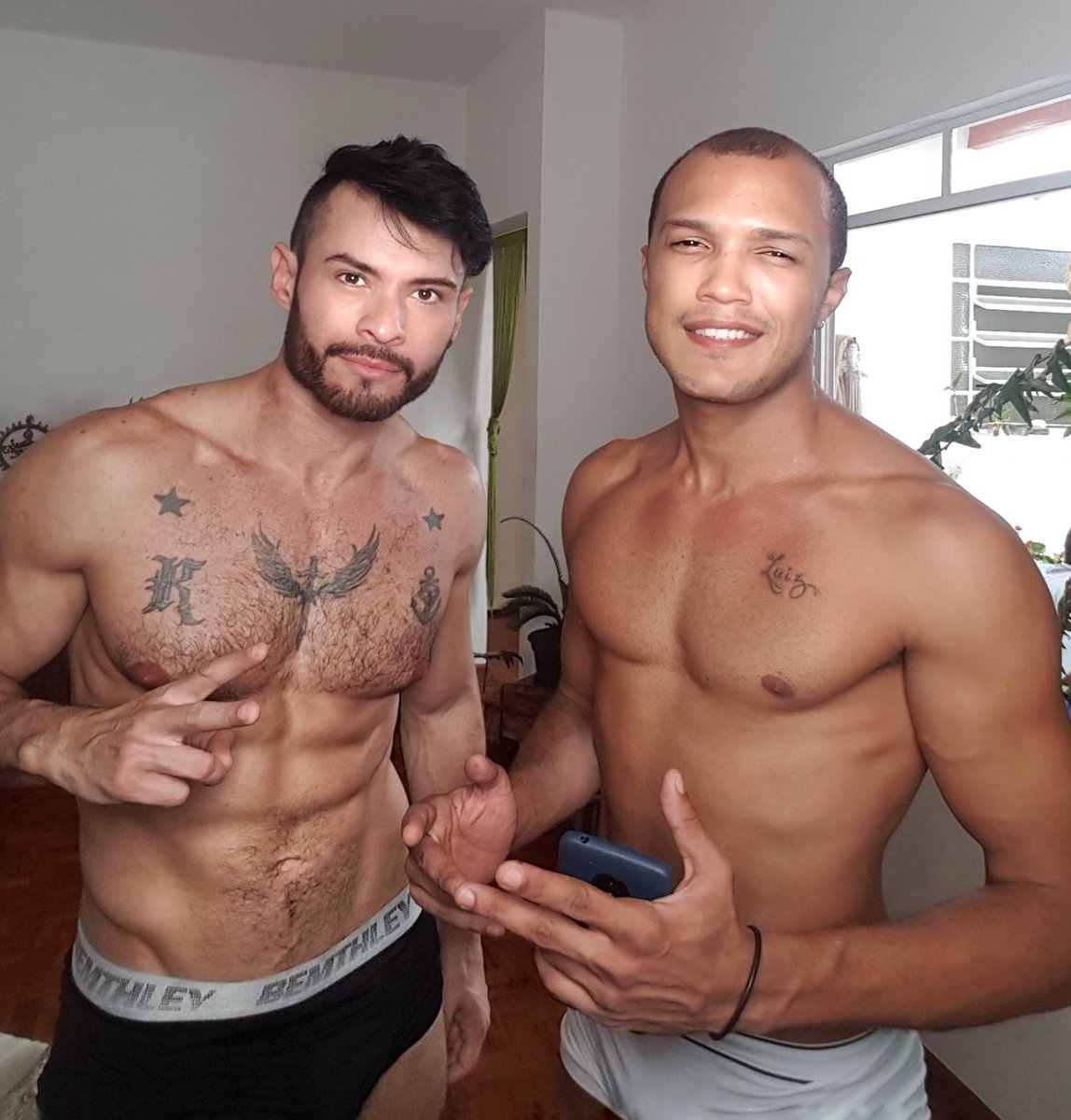 Meninos Online on X: Bastidores da gravação de hoje! Kadu & Rodrigo Mix &  Chris Rider t.coLJDynVmOQm t.coxD2TE5M7vs  X