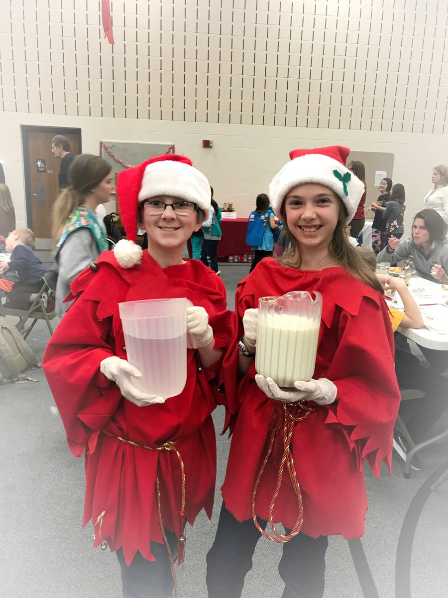 kdwroble4's tweet image. Cutest elves in history of elves. #elves #sharedtable @DSchwedrsky
