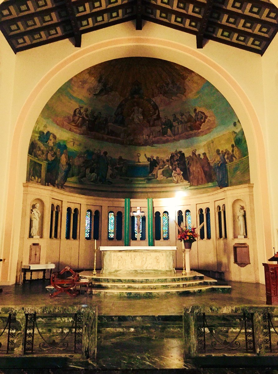AljustrelBook's tweet photo. St. Philip the Apostle Church. Pasadena, CA, USA. #Altarrails https://t.co/psQxApou54