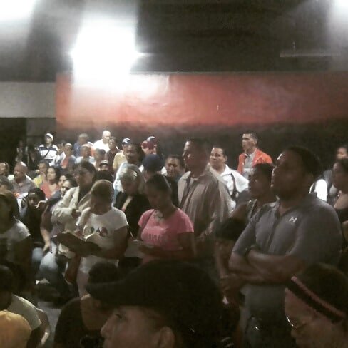 DoblemHer's tweet photo. Asamblea en la ronco de Antímano con UBCH, territoriales y comunicadores Clap recibiendo lineamientos para la entrega del bono niño Jesús como lo indico Nicolás Maduro. https://t.co/VUNV2XWn8r