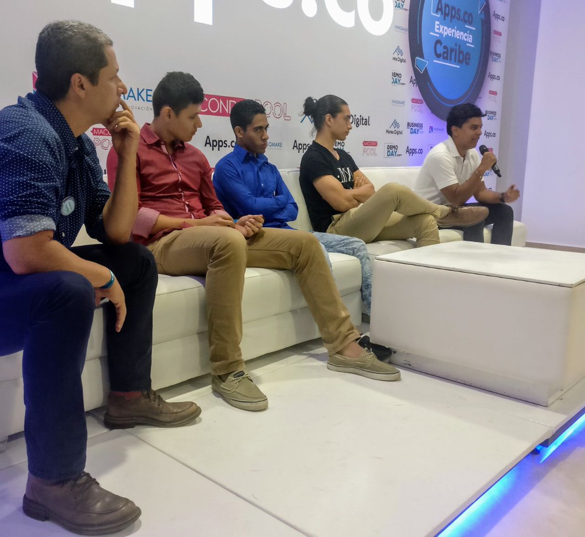 appscobquilla's tweet photo. Jaime Lozano Martínez, de Glammo, y Juan Camilo Pedroza, de Nauty 360, en el tercer panel del #DemoDay de #AppsCoEnBarranquilla, hablando de su experiencia como emprendedores de @appscobquilla @innomakeCO @Ministerio_TIC #Caribe1 https://t.co/EHzAKb96j7