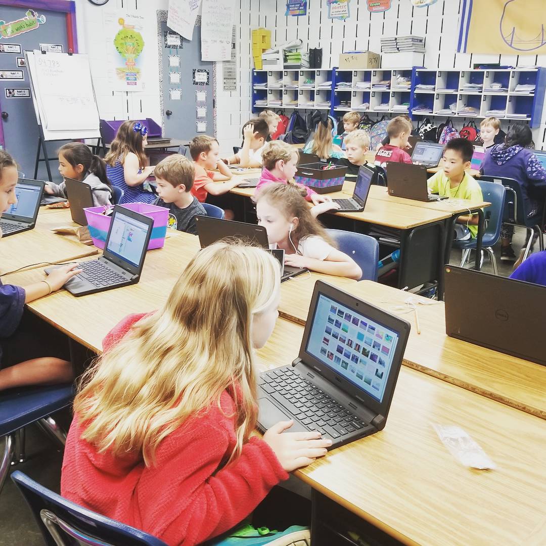 MrsDubsSpes4's tweet image. Picture overload...Get ready
#HourOfCode
#learningcodetogether #awesome4thgradecoders
#teamwork
@StephenCurry30