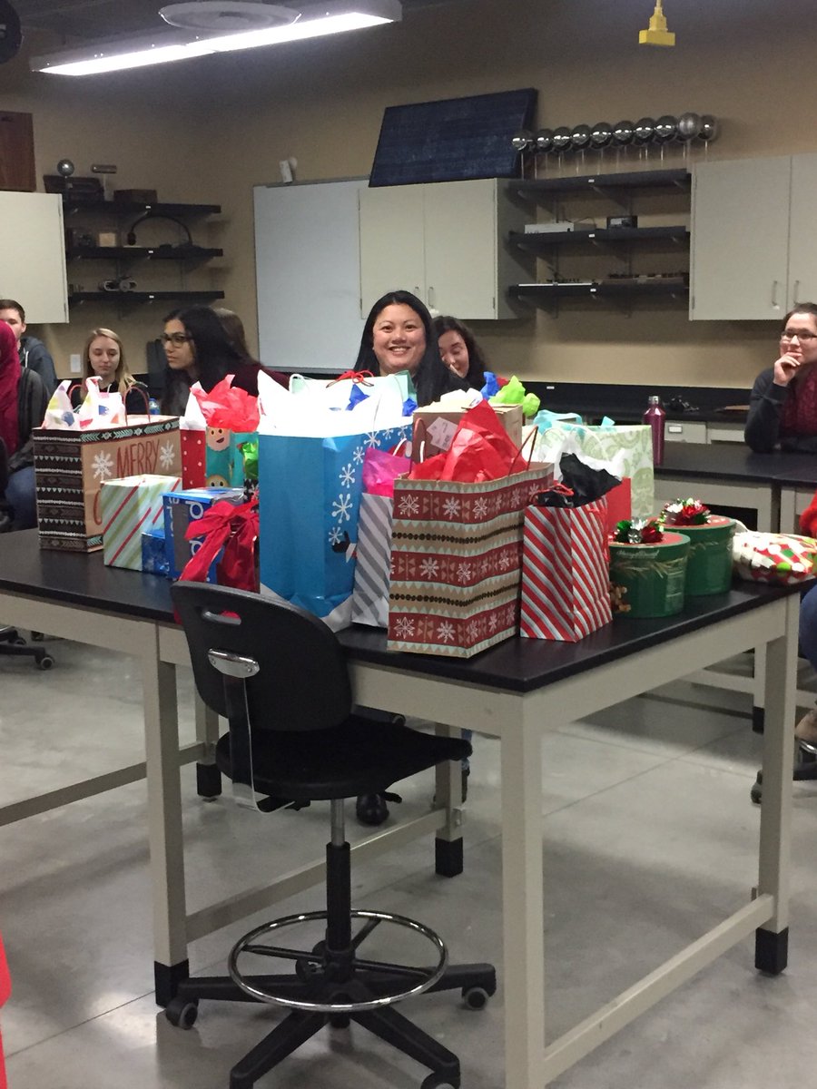 DKLab_LewisU's tweet photo. So much fun with our lab secret santa exchange! #LabChristmasParty https://t.co/ovJO218NdR