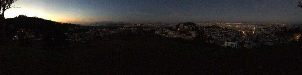 LunaticSX's tweet photo. San Francisco at dusk from Tank Hill Park #walkingSF (panorama) https://t.co/ozMXZxBWl7