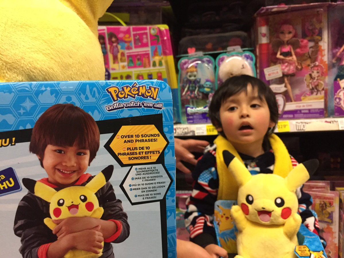 Richard_P_Mosh's tweet photo. Cuando te das cuenta que tu hijo tiene un gemelo asiático @Pokemon @FueraDelControl @Elgusrodriguez @NintendoAmerica @TOMYToysUK https://t.co/GVtL3jHPFt
