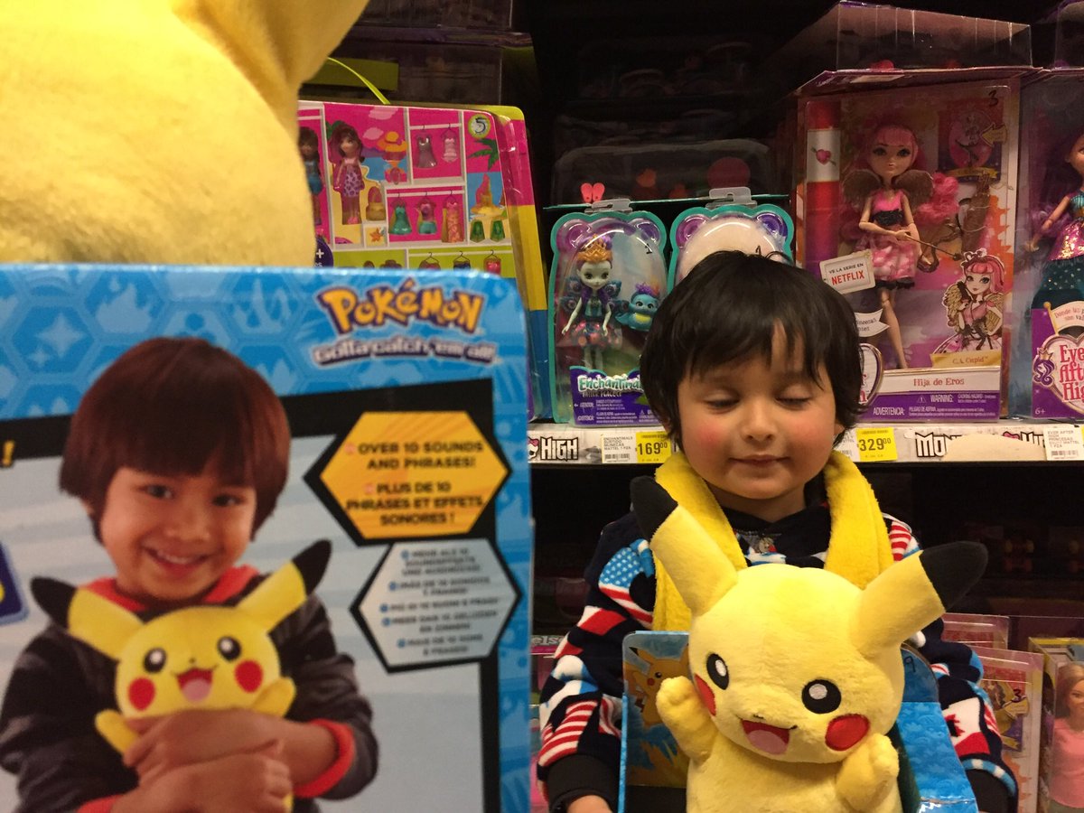 Richard_P_Mosh's tweet photo. Cuando te das cuenta que tu hijo tiene un gemelo asiático @Pokemon @FueraDelControl @Elgusrodriguez @NintendoAmerica @TOMYToysUK https://t.co/GVtL3jHPFt
