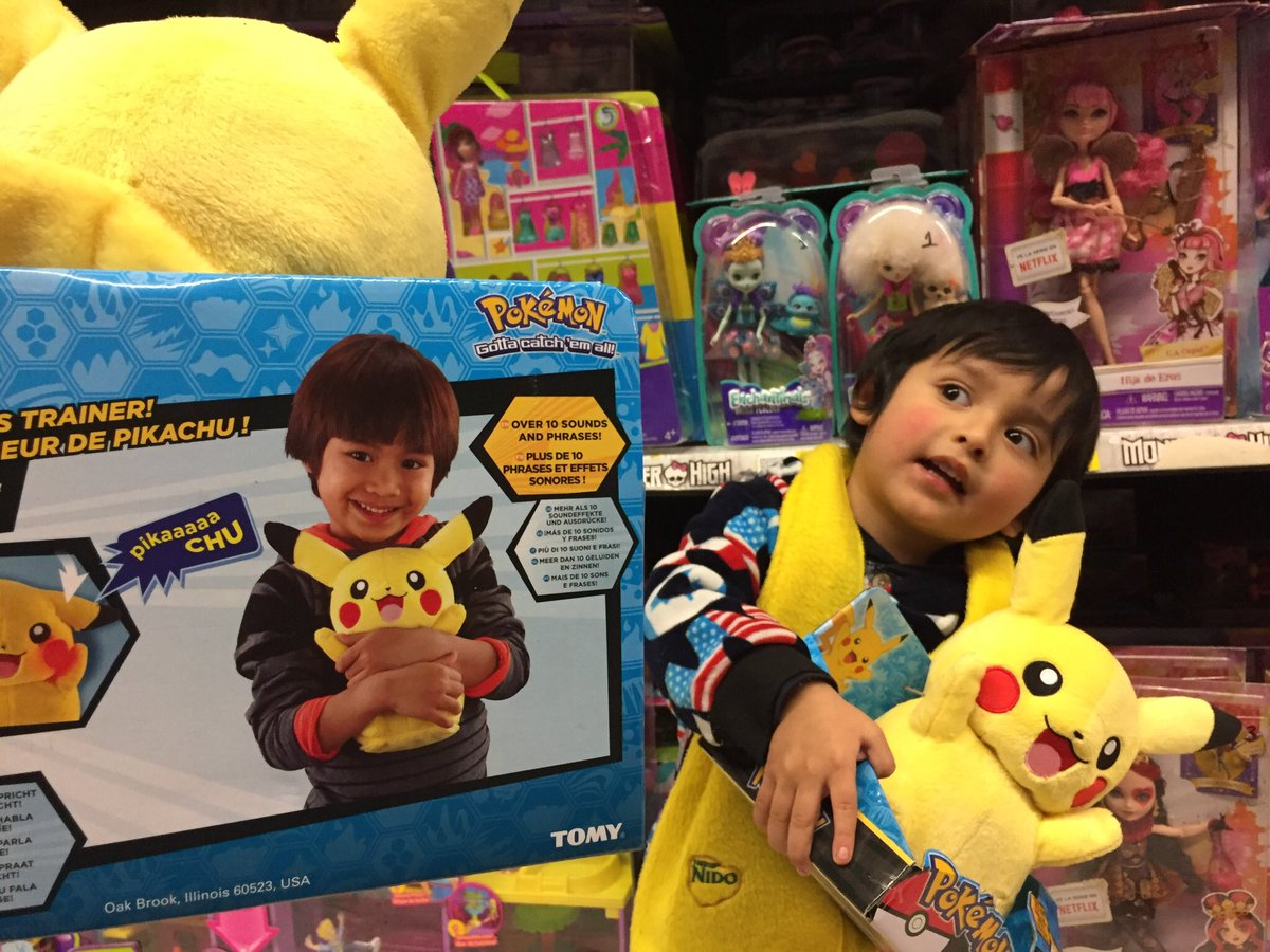 Richard_P_Mosh's tweet photo. Cuando te das cuenta que tu hijo tiene un gemelo asiático @Pokemon @FueraDelControl @Elgusrodriguez @NintendoAmerica @TOMYToysUK https://t.co/GVtL3jHPFt