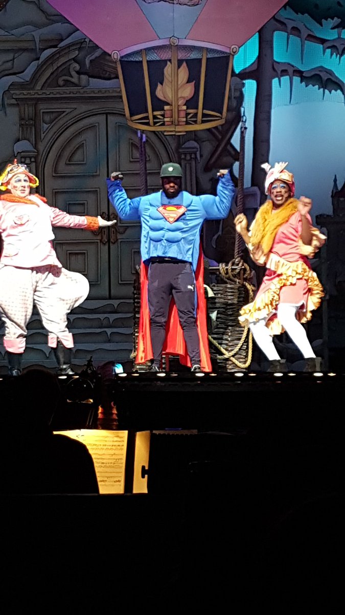 missgailno1's tweet photo. Last two classes went to panto today and our very own PE legend Vincent stole the show! @woodberrydownN4 #PECOACH 
#makingwaves
#pantotimecinderella https://t.co/ap3Y7V2Ko2